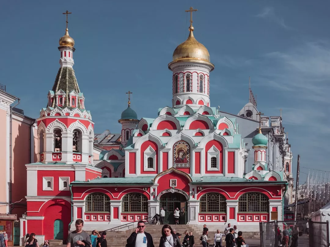 US Eases Russian Oil Sanctions: Economic and Geopolitical Impact